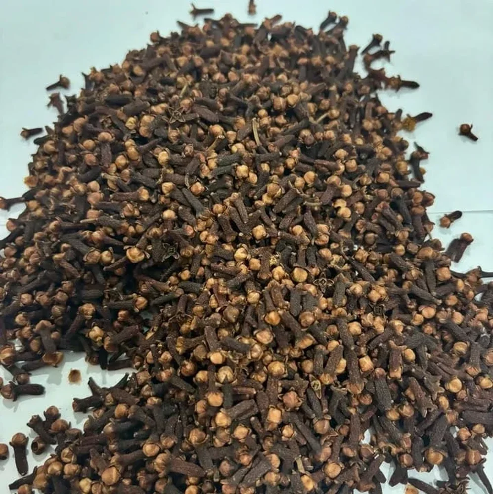 Whole Dried Cloves Syzygium aromaticum - Food & Agriculture by Crescent Agri Trading