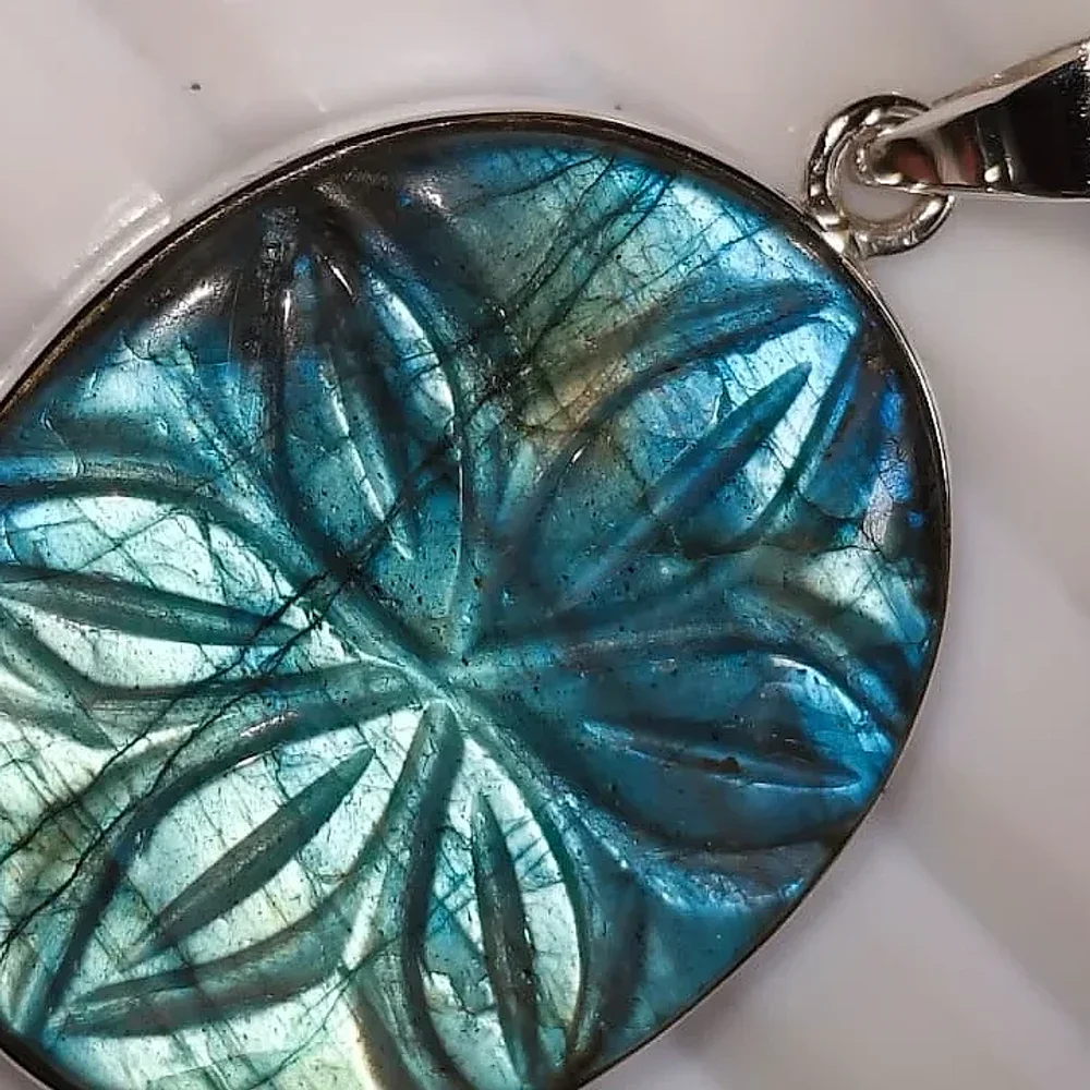 AAA Grade Labrodonite Silver Pendant - Gems & Jewelry by Zairish Global