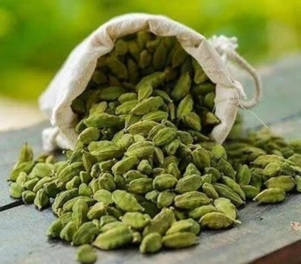 Whole Green Cardamom Pods - Food & Agriculture by Crescent Agri Trading