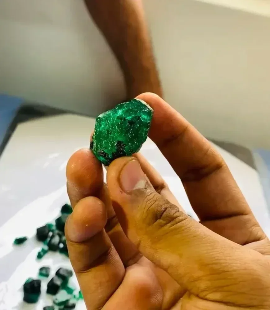 Natural Rough Emerald - Gems & Jewelry by Arvika Gems and Jewellers