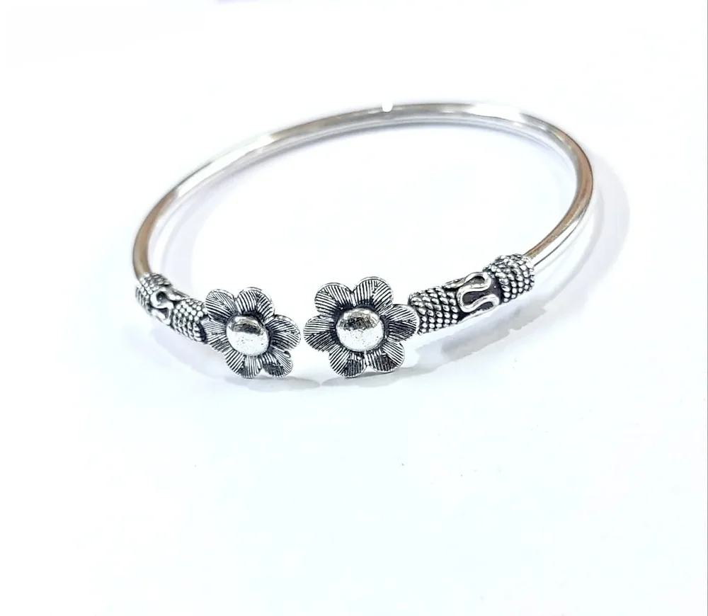 Silver Bracelet for Women - Gems & Jewelry by C.luniaandsons