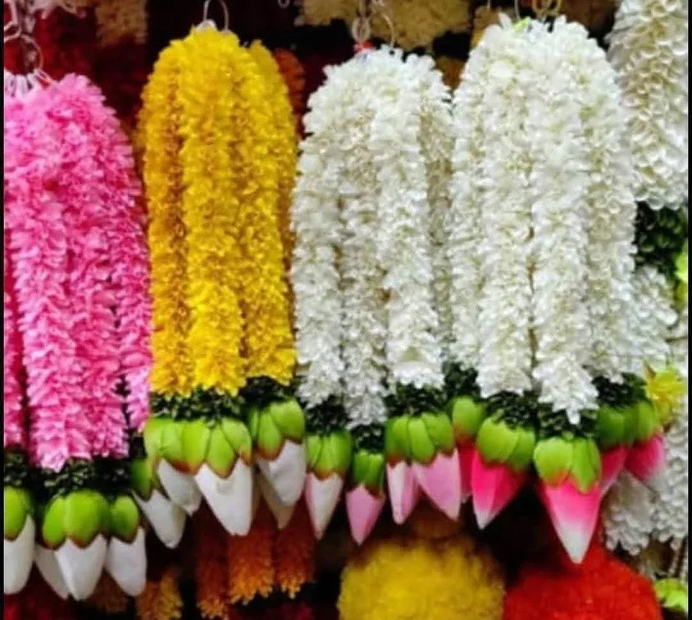 Festive Garland - Home & Kitchen by Decor Props Hub