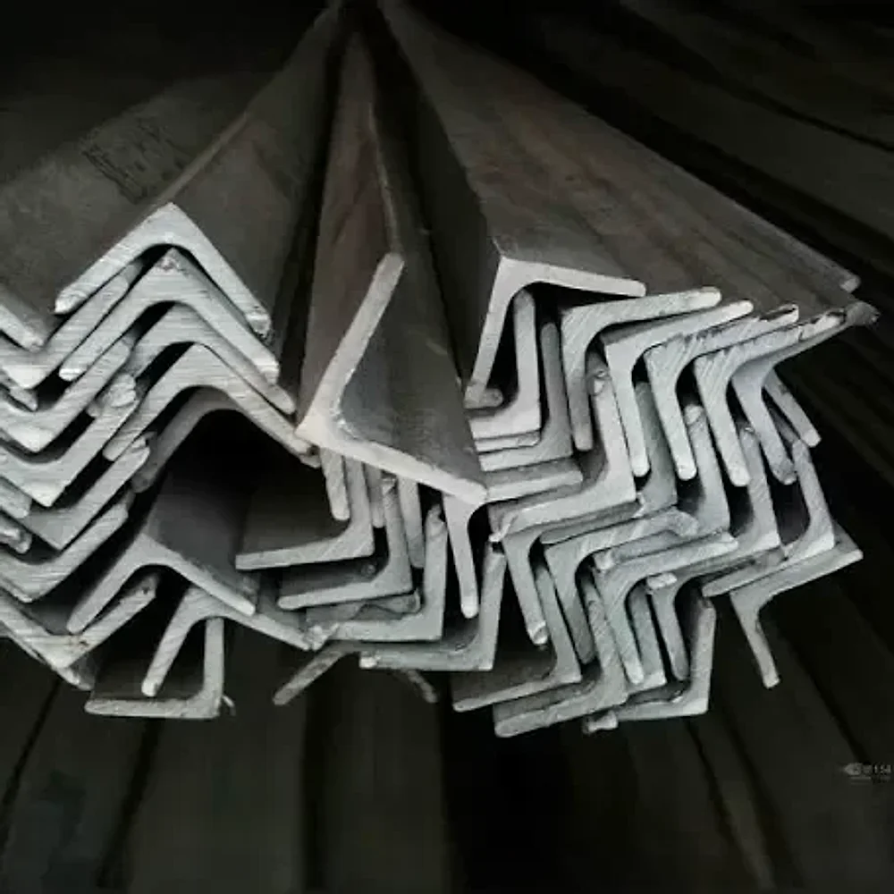 304 Ss Hot Rolled Steel Angle Bar - Metals & Alloys by M/S. Maruti Contractors & Suppliars